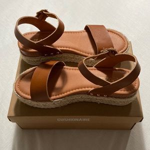 CUSHIONAIRE Melissa Sandlas